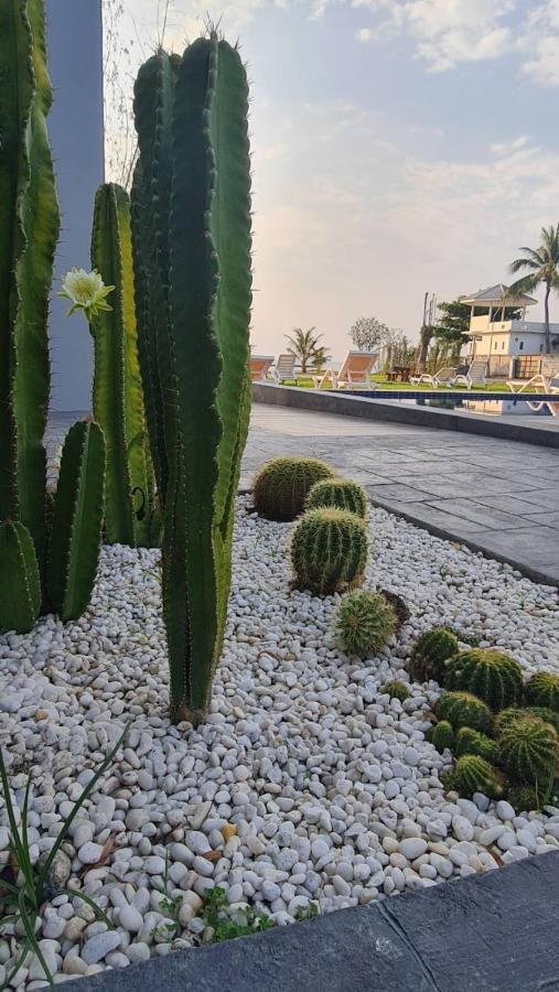 Hatchao Heritage Beach Front Resort Ban Hat Cha Samran Exterior foto